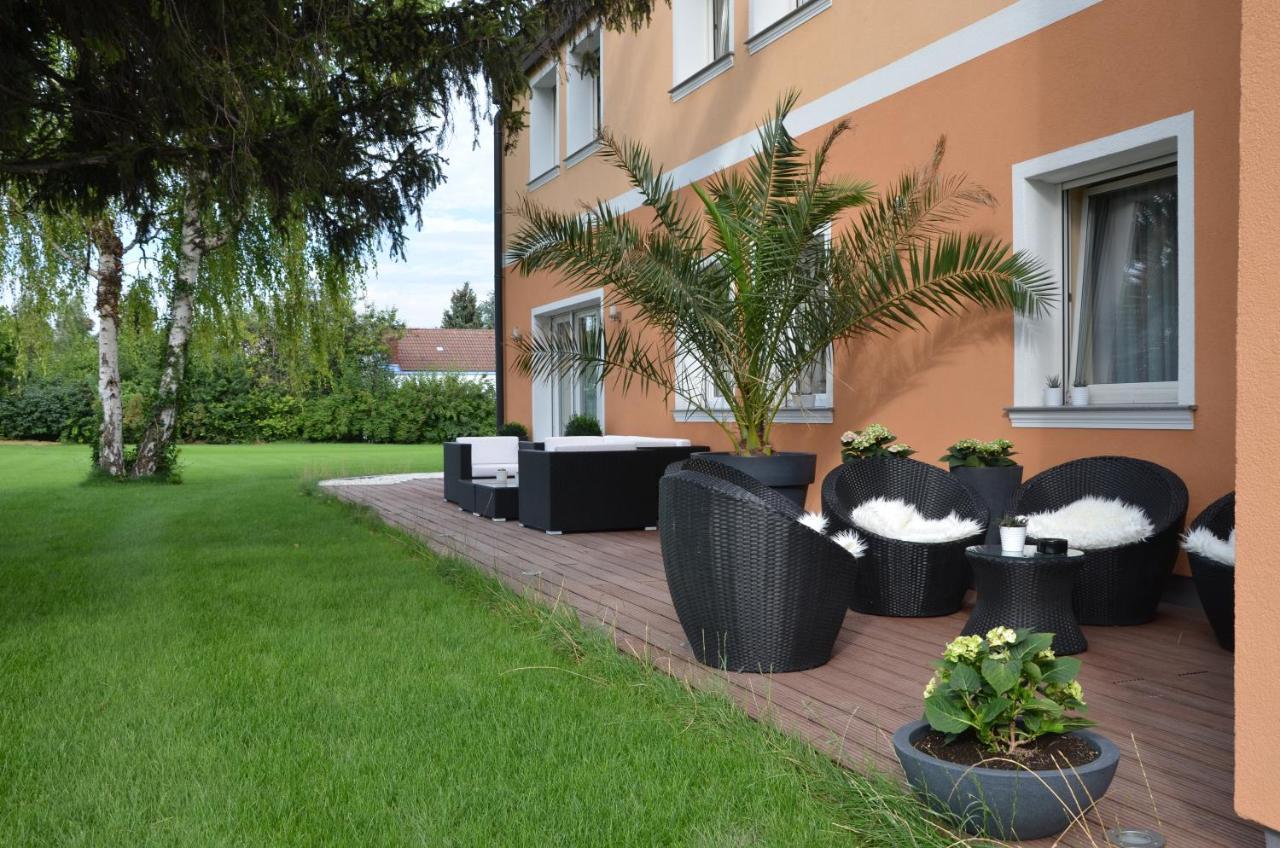 Hotel Maria Gramatneusiedl Екстер'єр фото