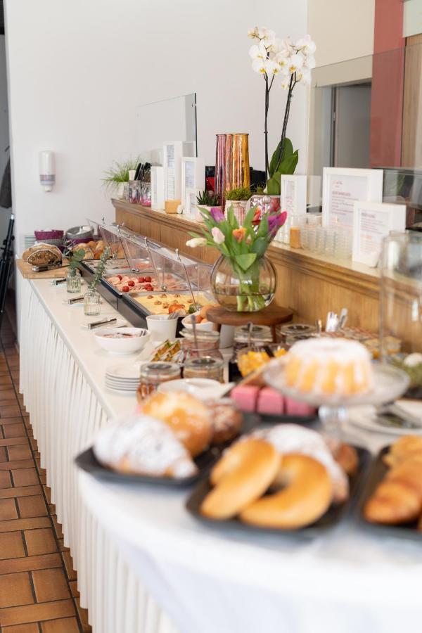 Hotel Maria Gramatneusiedl Екстер'єр фото