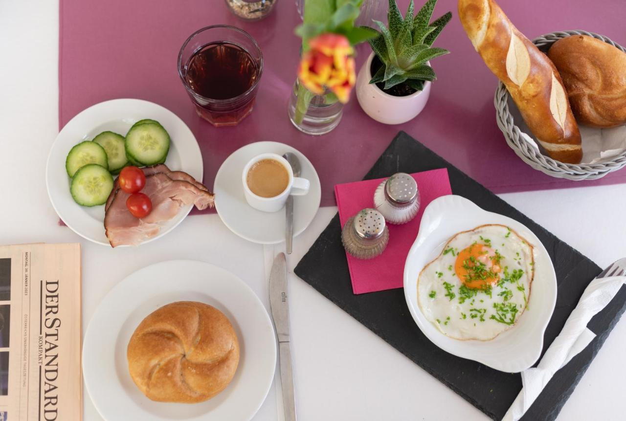 Hotel Maria Gramatneusiedl Екстер'єр фото