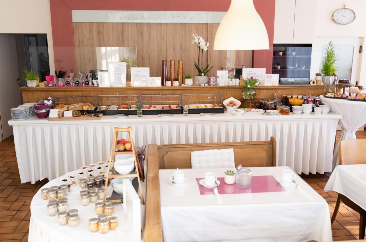 Hotel Maria Gramatneusiedl Екстер'єр фото