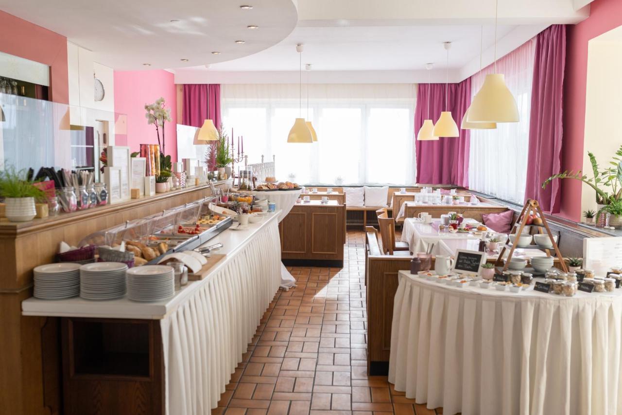 Hotel Maria Gramatneusiedl Екстер'єр фото