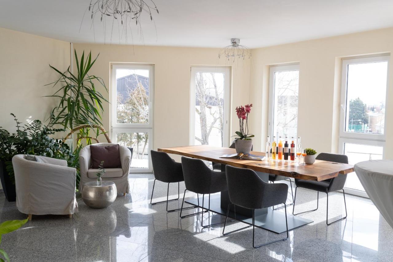 Hotel Maria Gramatneusiedl Екстер'єр фото