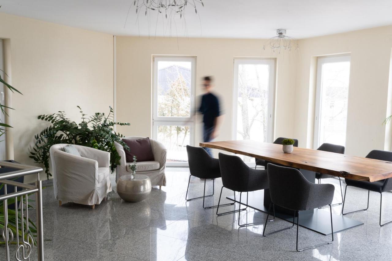 Hotel Maria Gramatneusiedl Екстер'єр фото