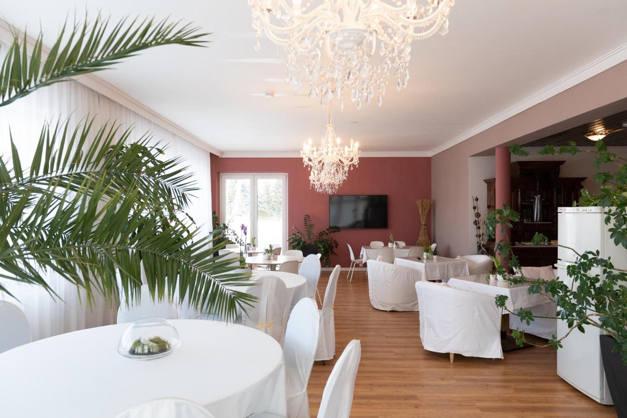 Hotel Maria Gramatneusiedl Екстер'єр фото