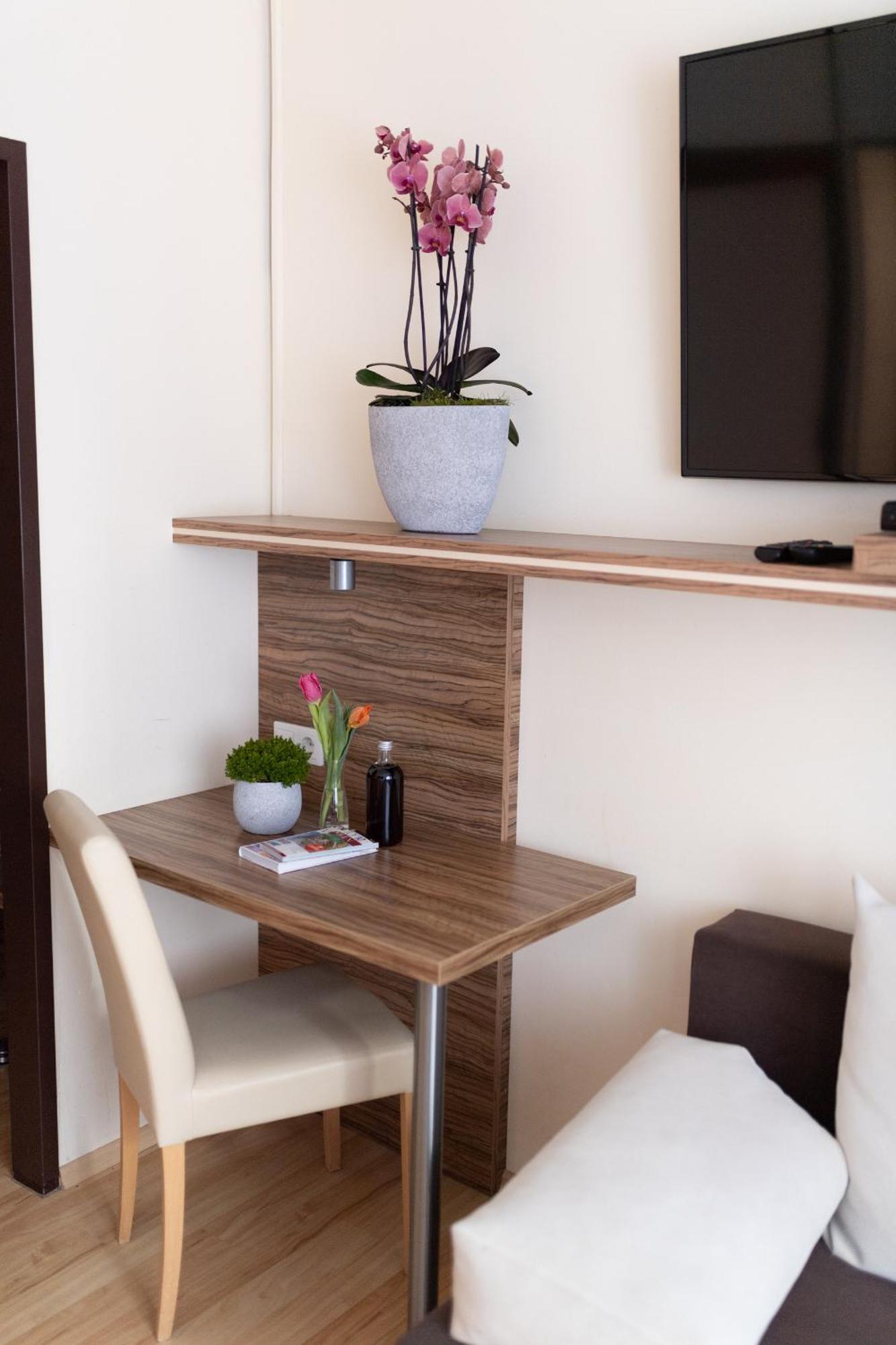 Hotel Maria Gramatneusiedl Екстер'єр фото
