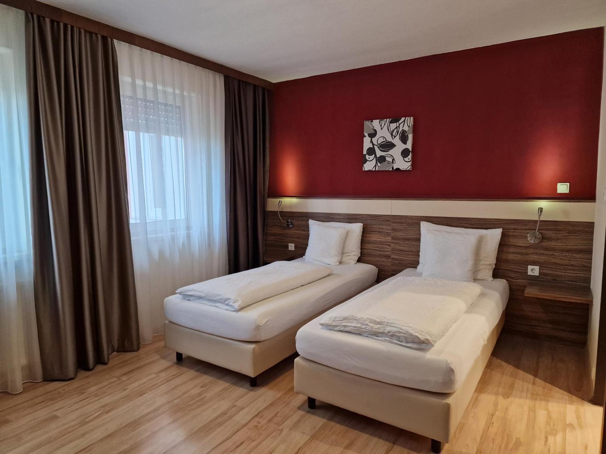 Hotel Maria Gramatneusiedl Екстер'єр фото
