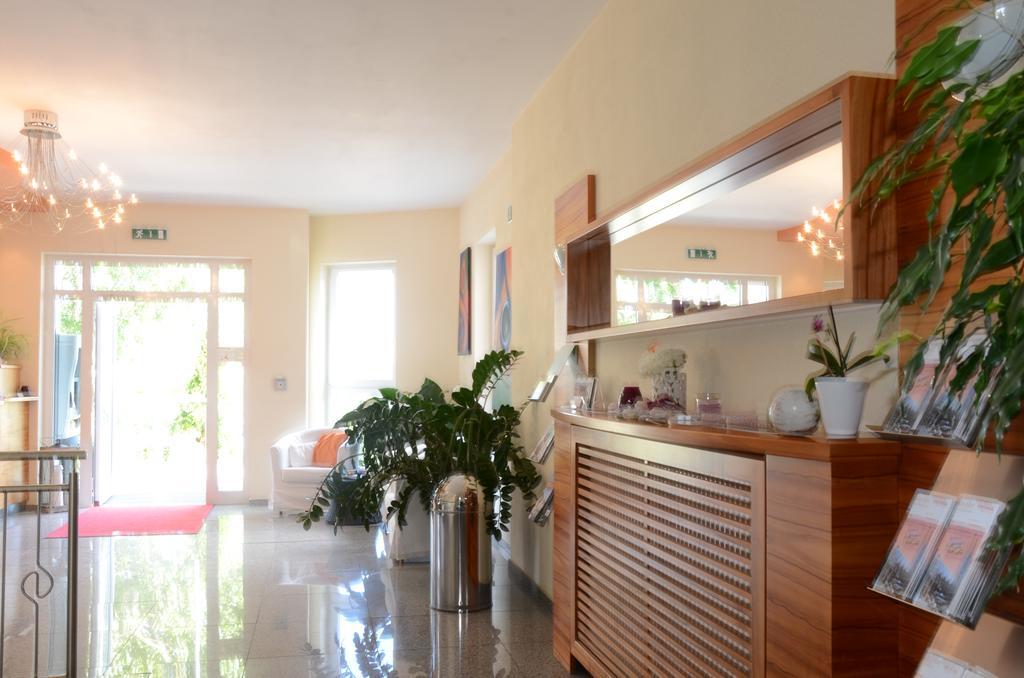 Hotel Maria Gramatneusiedl Екстер'єр фото