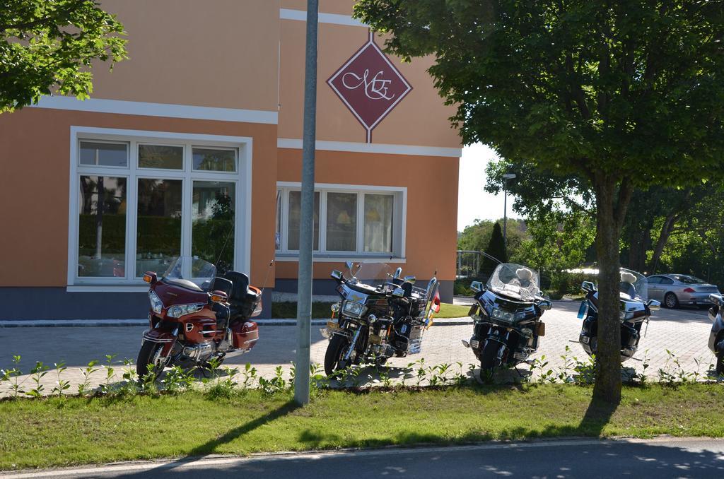 Hotel Maria Gramatneusiedl Екстер'єр фото