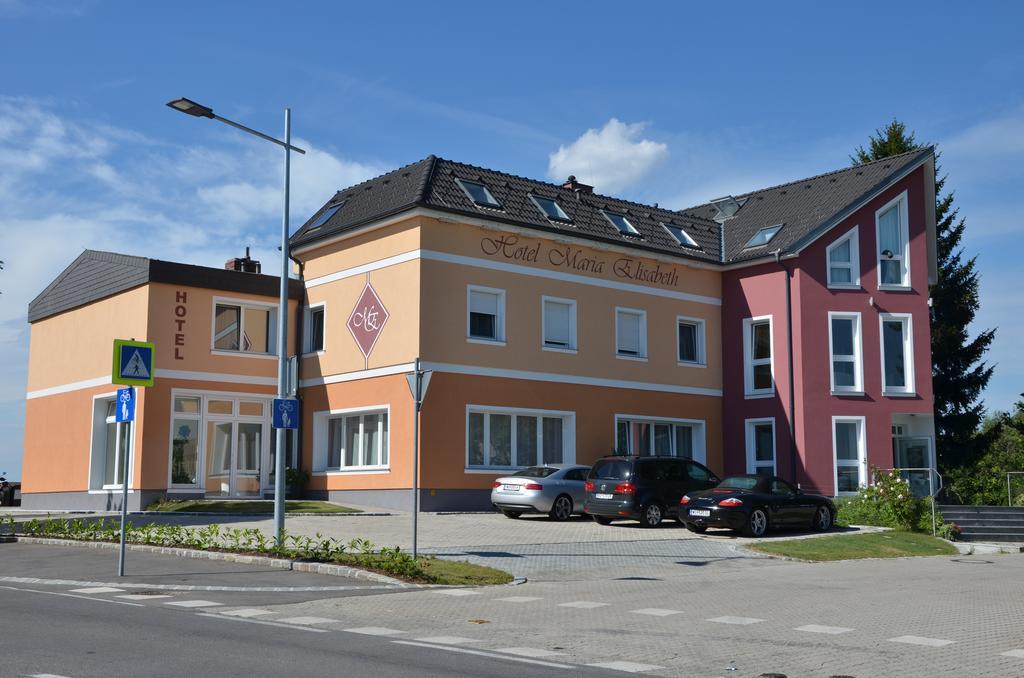 Hotel Maria Gramatneusiedl Екстер'єр фото